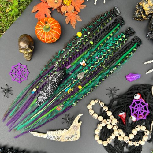 Halloween Clip-Ins! We can make an XL Ponytail version with elastic band (15 ends) instead of Clip-Ins. With dreads and braids, curls! Black, green and purple! Spooky decorated with charms and beads, feather and ribbons! HALLOWEEN484