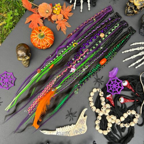 Halloween Clip-Ins! We can make an XL Ponytail version with elastic band (15 ends) instead of Clip-Ins. With dreads and braids, brushable curls! Black, green and purple! Spooky decorated with charms and beads, feather and ribbons! HALLOWEEN480