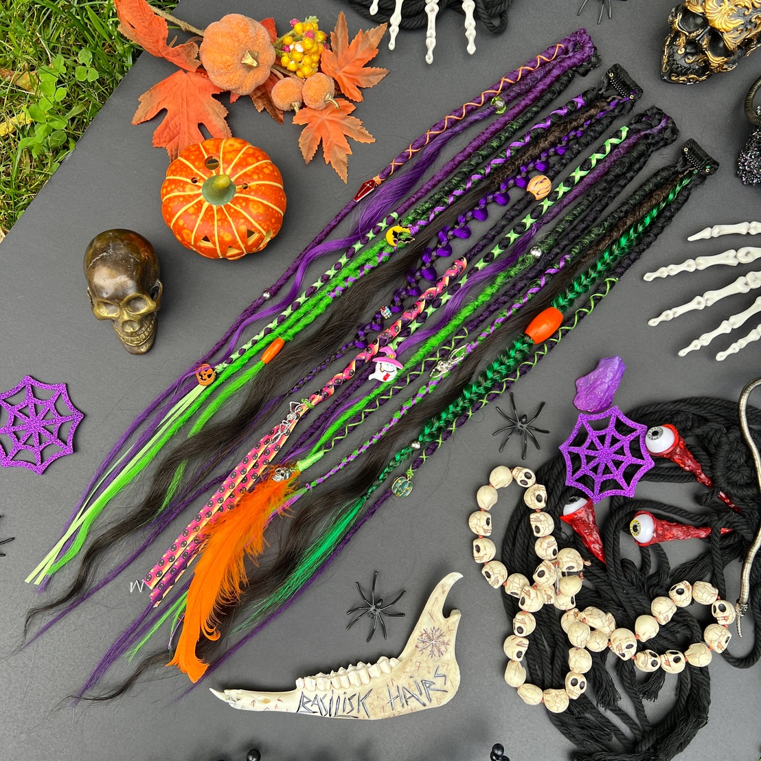 Halloween Clip-Ins! We can make an XL Ponytail version with elastic band (15 ends) instead of Clip-Ins. With dreads and braids, brushable curls! Black, green and purple! Spooky decorated with charms and beads, feather and ribbons! HALLOWEEN480