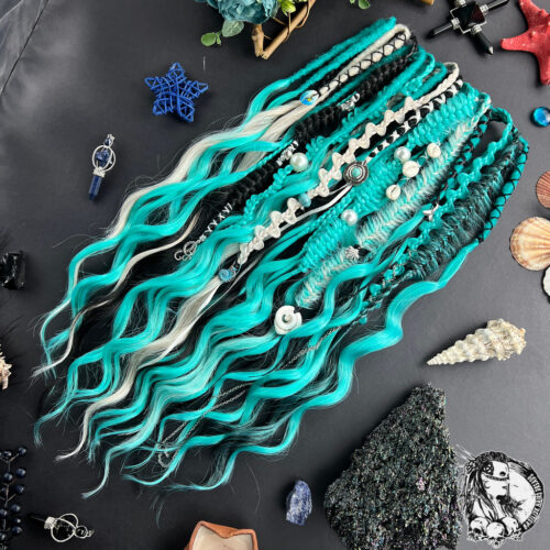 Abyssal Siren! BRUSHABLE CURLS! Roots – decorated Dreads & Braids. Turquoise set with Black & Platinum accents. Decorated in a dark mermaid style with a mix of ocean-inspired and raw metallic elements! BRUSHABLE630